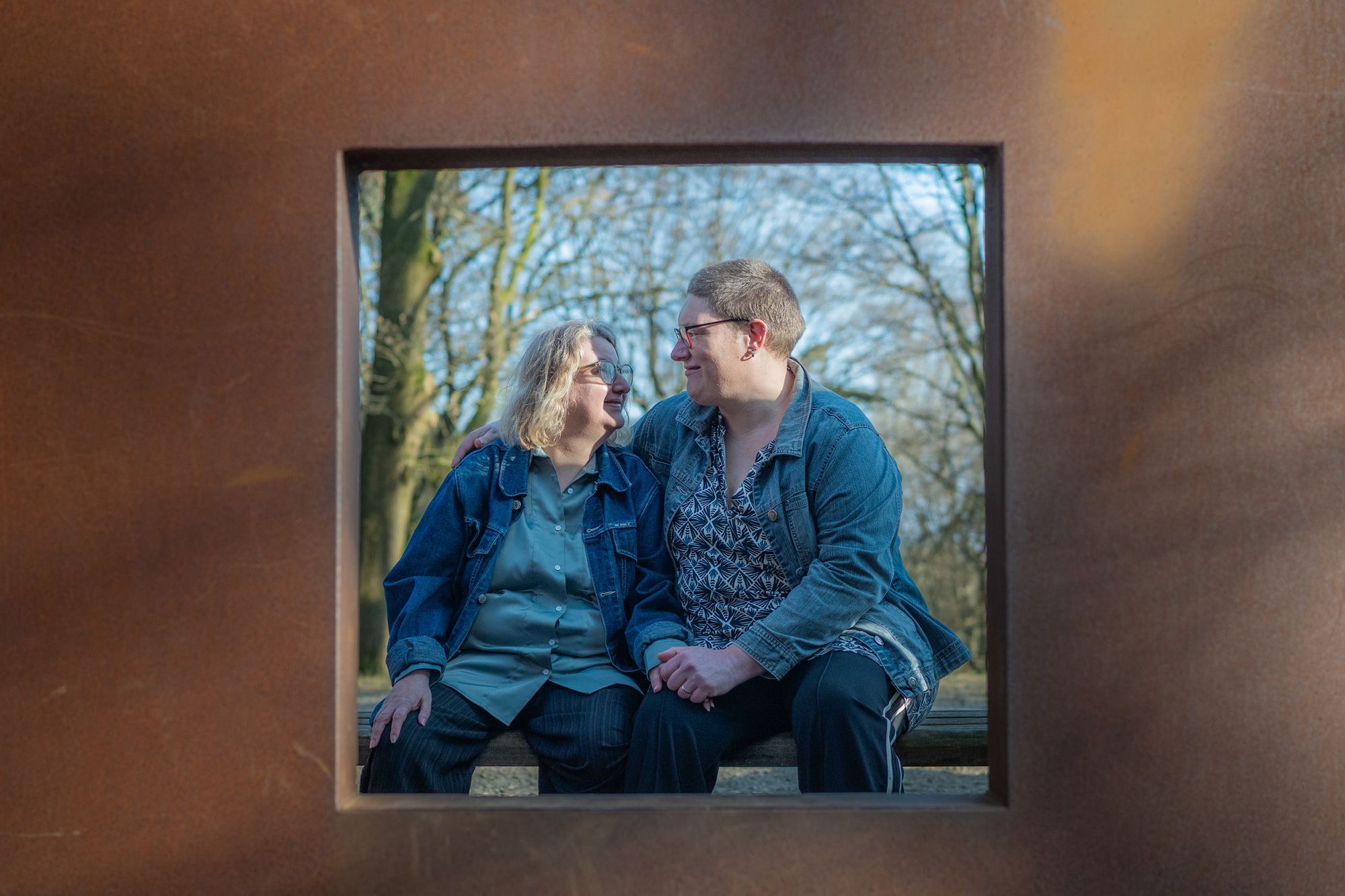 Marije (rechts): "We vinden het heel fijn om samen te zijn. Maar het is ook belangrijk om onze eigen contacten te hebben."